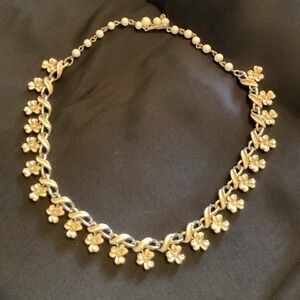 VTG Coro Necklace enameled Bows in Ivory Choker style 3” ext. signed